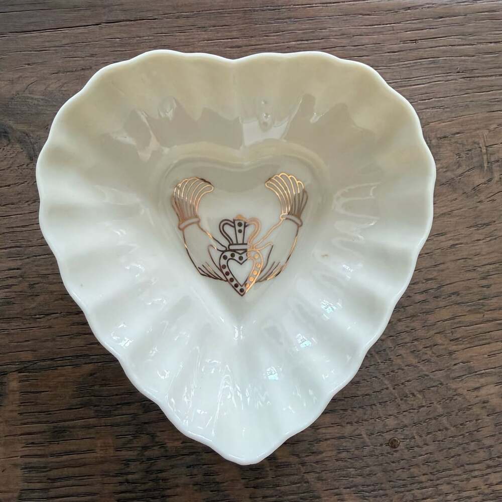 Belleek Ireland Scalloped Heart Claddagh Ring Porcelain Trinket Dish Gold